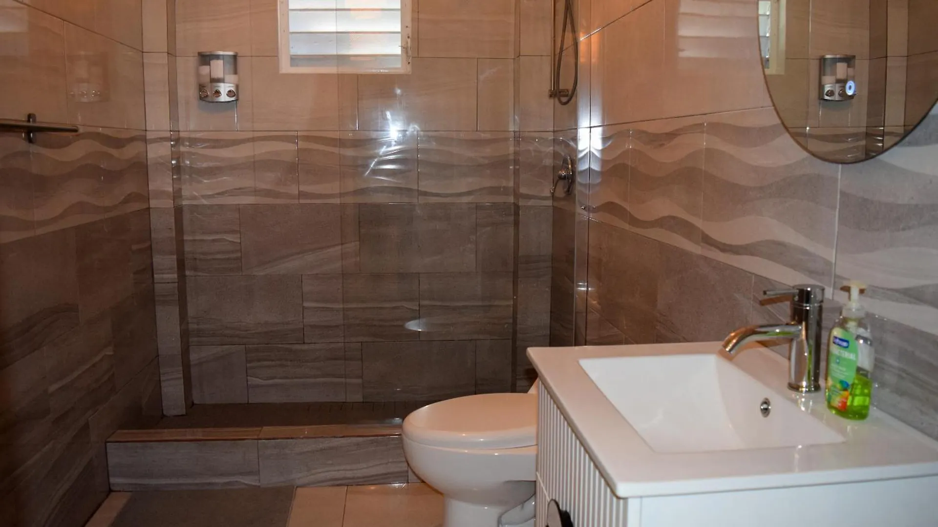 Vss Tropical Oasis In Arecibo - Modern Comfort & Island Vibes 0*,  Porto Rico